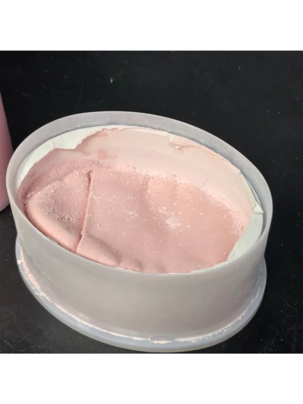 2 Estee Lauder Beautiful body Dusting powder